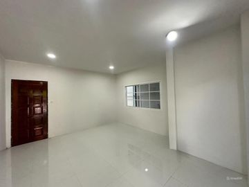 For Sale Newly Renovated Detached house in Prime Location near MRT Srinuch.