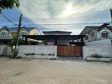 For Sale Newly Renovated Detached house in Prime Location near MRT Srinuch.