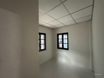 For Sale Newly Renovated Detached house in Prime Location near MRT Srinuch.