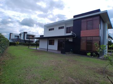 VENTA DE CASA EN LA URBANIZACIÓN PRIVADA RANCHO SAN MIGUEL