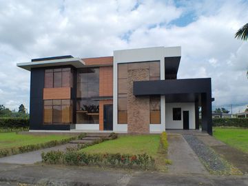 VENTA DE CASA EN LA URBANIZACIÓN PRIVADA RANCHO SAN MIGUEL