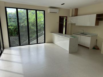 ELEGANT AND LUXURIOUS HOUSE IN CONSOLACION, CEBU