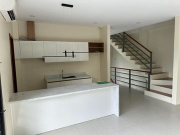 ELEGANT AND LUXURIOUS HOUSE IN CONSOLACION, CEBU