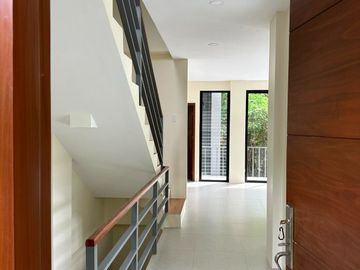 ELEGANT AND LUXURIOUS HOUSE IN CONSOLACION, CEBU