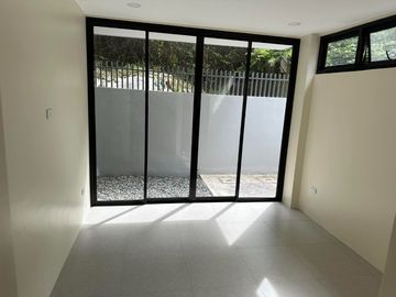 ELEGANT AND LUXURIOUS HOUSE IN CONSOLACION, CEBU