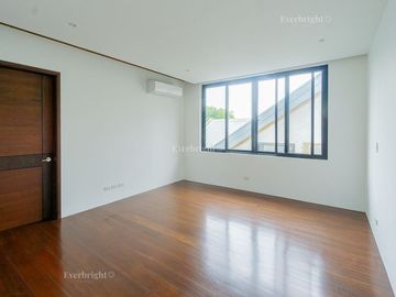 6BR House For Sale in Ayala Heights (near Vista Real Classica, Corinthian Gardens, White Plains, Tierra Pura, Xavierville Village, Tivoli Royale Subdi