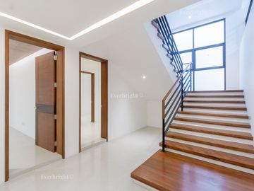 6BR House For Sale in Ayala Heights (near Vista Real Classica, Corinthian Gardens, White Plains, Tierra Pura, Xavierville Village, Tivoli Royale Subdi
