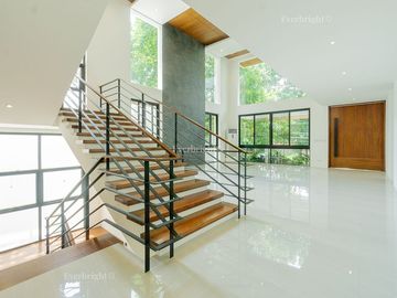 6BR House For Sale in Ayala Heights (near Vista Real Classica, Corinthian Gardens, White Plains, Tierra Pura, Xavierville Village, Tivoli Royale Subdi