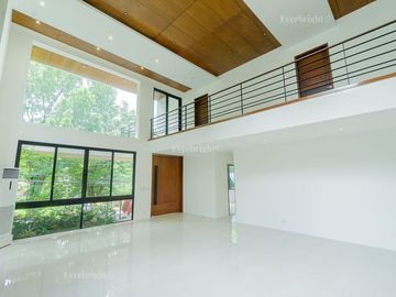 6BR House For Sale in Ayala Heights (near Vista Real Classica, Corinthian Gardens, White Plains, Tierra Pura, Xavierville Village, Tivoli Royale Subdi