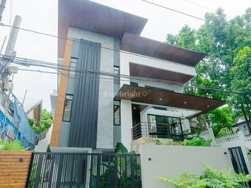 6BR House For Sale in Ayala Heights (near Vista Real Classica, Corinthian Gardens, White Plains, Tierra Pura, Xavierville Village, Tivoli Royale Subdi
