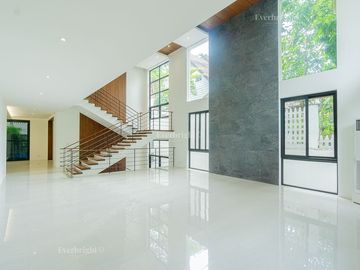 6BR House For Sale in Ayala Heights (near Vista Real Classica, Corinthian Gardens, White Plains, Tierra Pura, Xavierville Village, Tivoli Royale Subdi