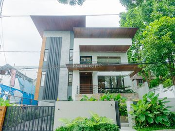 6BR House For Sale in Ayala Heights (near Vista Real Classica, Corinthian Gardens, White Plains, Tierra Pura, Xavierville Village, Tivoli Royale Subdi
