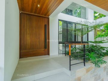 6BR House For Sale in Ayala Heights (near Vista Real Classica, Corinthian Gardens, White Plains, Tierra Pura, Xavierville Village, Tivoli Royale Subdi