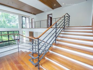 6BR House For Sale in Ayala Heights (near Vista Real Classica, Corinthian Gardens, White Plains, Tierra Pura, Xavierville Village, Tivoli Royale Subdi