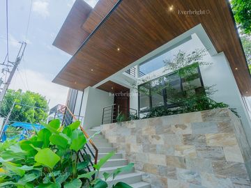 6BR House For Sale in Ayala Heights (near Vista Real Classica, Corinthian Gardens, White Plains, Tierra Pura, Xavierville Village, Tivoli Royale Subdi