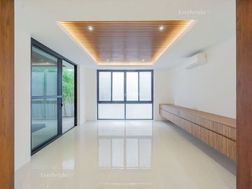 6BR House For Sale in Ayala Heights (near Vista Real Classica, Corinthian Gardens, White Plains, Tierra Pura, Xavierville Village, Tivoli Royale Subdi