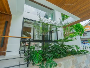6BR House For Sale in Ayala Heights (near Vista Real Classica, Corinthian Gardens, White Plains, Tierra Pura, Xavierville Village, Tivoli Royale Subdi
