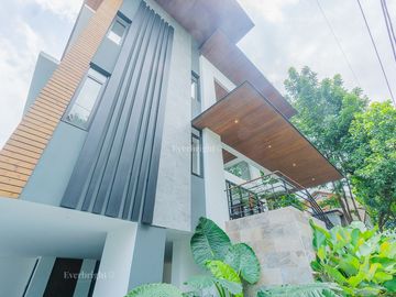 6BR House For Sale in Ayala Heights (near Vista Real Classica, Corinthian Gardens, White Plains, Tierra Pura, Xavierville Village, Tivoli Royale Subdi