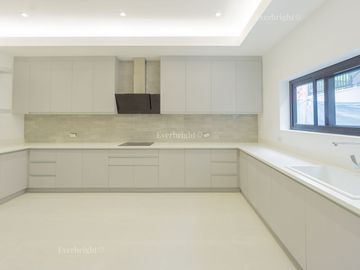 6BR House For Sale in Ayala Heights (near Vista Real Classica, Corinthian Gardens, White Plains, Tierra Pura, Xavierville Village, Tivoli Royale Subdi