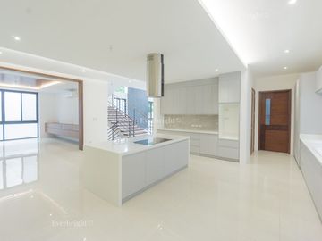 6BR House For Sale in Ayala Heights (near Vista Real Classica, Corinthian Gardens, White Plains, Tierra Pura, Xavierville Village, Tivoli Royale Subdi