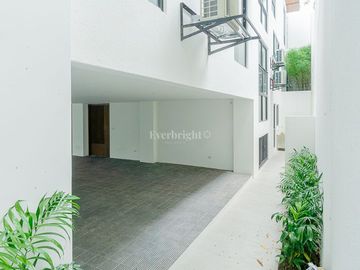 6BR House For Sale in Ayala Heights (near Vista Real Classica, Corinthian Gardens, White Plains, Tierra Pura, Xavierville Village, Tivoli Royale Subdi