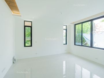 6BR House For Sale in Ayala Heights (near Vista Real Classica, Corinthian Gardens, White Plains, Tierra Pura, Xavierville Village, Tivoli Royale Subdi