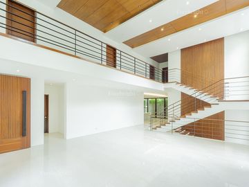 6BR House For Sale in Ayala Heights (near Vista Real Classica, Corinthian Gardens, White Plains, Tierra Pura, Xavierville Village, Tivoli Royale Subdi