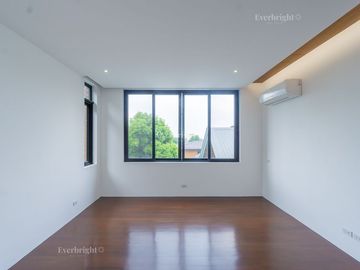6BR House For Sale in Ayala Heights (near Vista Real Classica, Corinthian Gardens, White Plains, Tierra Pura, Xavierville Village, Tivoli Royale Subdi