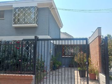 Hermosa casa esquina 120 m2, en Condominio. Lomas de Mirasur