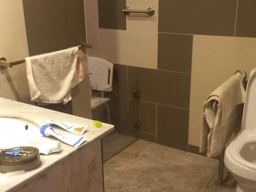 Hermosa casa esquina 120 m2, en Condominio. Lomas de Mirasur