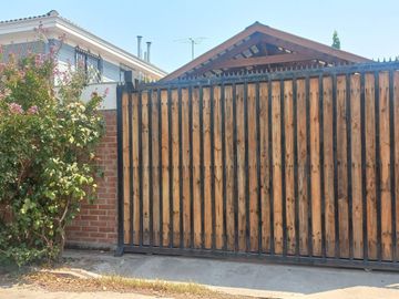 Hermosa casa esquina 120 m2, en Condominio. Lomas de Mirasur