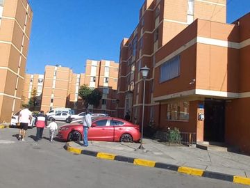 APARTAMENTO CONJUNTO RESIDENCIAL ATLANTA  ESQUINERO CUARTO PISO .