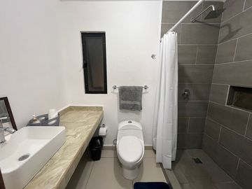 CASA EN VENTA PRIVADA BOSQUES DE SANTA RITA POZOS
