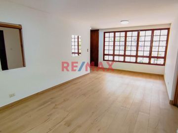 Venta De Hermoso Departamento Primer Piso Surco