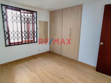 Venta De Hermoso Departamento Primer Piso Surco