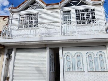Casa con Local Comercial, 6 Recámaras, Fracc. La Providencia, Mineral de La Reforma, Hidalgo.
