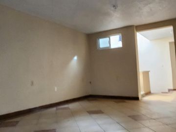 Casa con Local Comercial, 6 Recámaras, Fracc. La Providencia, Mineral de La Reforma, Hidalgo.