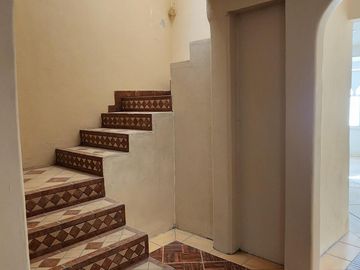 Casa con Local Comercial, 6 Recámaras, Fracc. La Providencia, Mineral de La Reforma, Hidalgo.