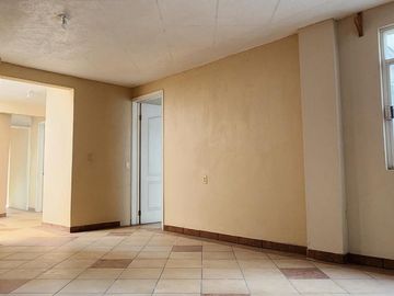 Casa con Local Comercial, 6 Recámaras, Fracc. La Providencia, Mineral de La Reforma, Hidalgo.