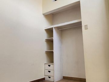 Casa con Local Comercial, 6 Recámaras, Fracc. La Providencia, Mineral de La Reforma, Hidalgo.