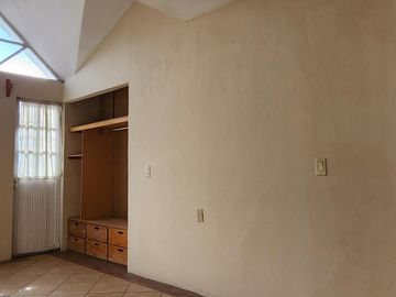 Casa con Local Comercial, 6 Recámaras, Fracc. La Providencia, Mineral de La Reforma, Hidalgo.