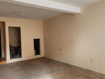 Casa con Local Comercial, 6 Recámaras, Fracc. La Providencia, Mineral de La Reforma, Hidalgo.