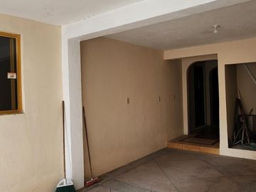 Casa con Local Comercial, 6 Recámaras, Fracc. La Providencia, Mineral de La Reforma, Hidalgo.