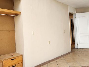 Casa con Local Comercial, 6 Recámaras, Fracc. La Providencia, Mineral de La Reforma, Hidalgo.