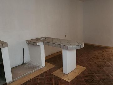 Casa con Local Comercial, 6 Recámaras, Fracc. La Providencia, Mineral de La Reforma, Hidalgo.