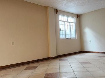 Casa con Local Comercial, 6 Recámaras, Fracc. La Providencia, Mineral de La Reforma, Hidalgo.