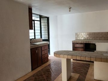 Casa con Local Comercial, 6 Recámaras, Fracc. La Providencia, Mineral de La Reforma, Hidalgo.