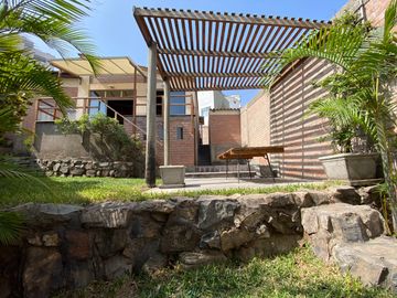 VENTA DE CASA EN CASUARINAS SUR - 500m²