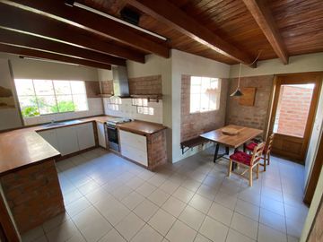 VENTA DE CASA EN CASUARINAS SUR - 500m²