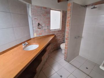 VENTA DE CASA EN CASUARINAS SUR - 500m²